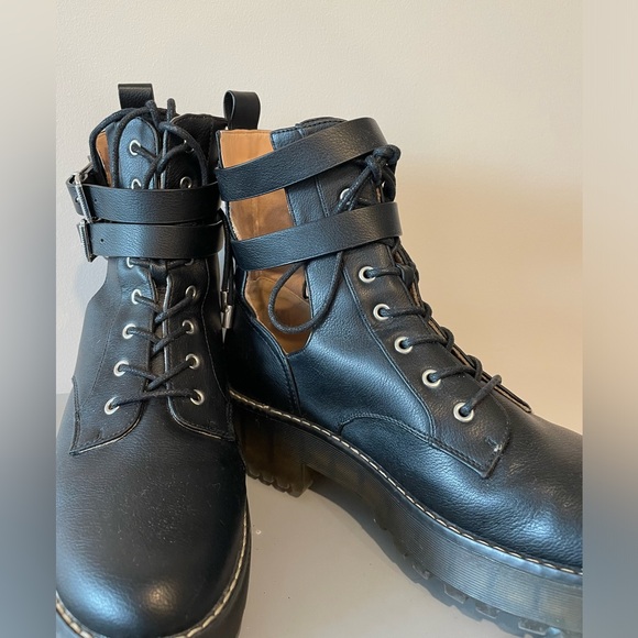 Stylish Even&Odd Black Leather Combat Boots with straps - Picture 3 of 7